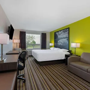 3* Hotel Super 8 By Wyndham East Mb